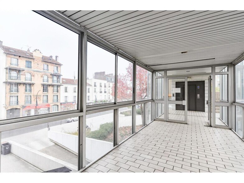Bureau dans LA VARENNE SAINT HILAIRE à vendre - Photo du bâtiment - Image 2 de 14
