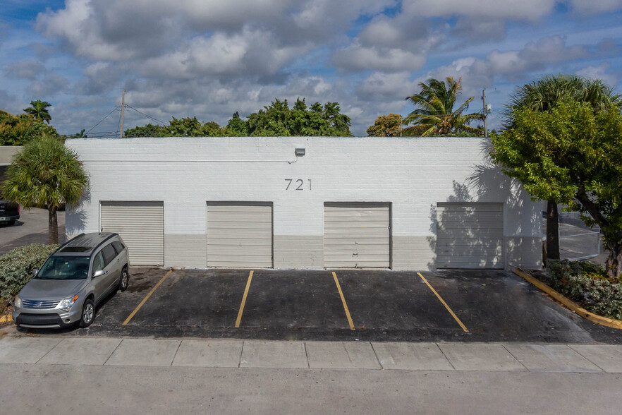 721 NE 42nd St, Deerfield Beach, FL à vendre - Photo principale - Image 1 de 1