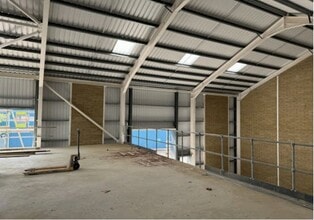 76 Lincoln Rd, High Wycombe for lease Interior Photo- Image 1 of 7