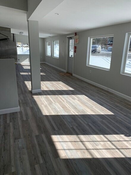 165 Massachusetts Ave, Lunenburg, MA à vendre - Photo intérieure - Image 3 de 23