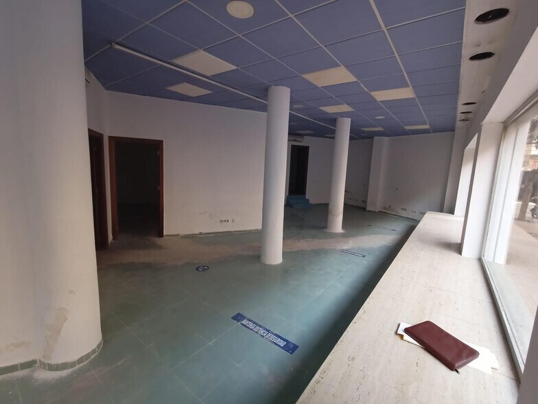 Commerce de détail dans Cáceres, Cáceres à vendre - Photo du bâtiment - Image 3 de 11