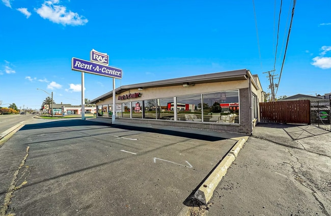 Plus de détails pour 413 W Rollins Rd, Round Lake Beach, IL - Commerce de détail à vendre