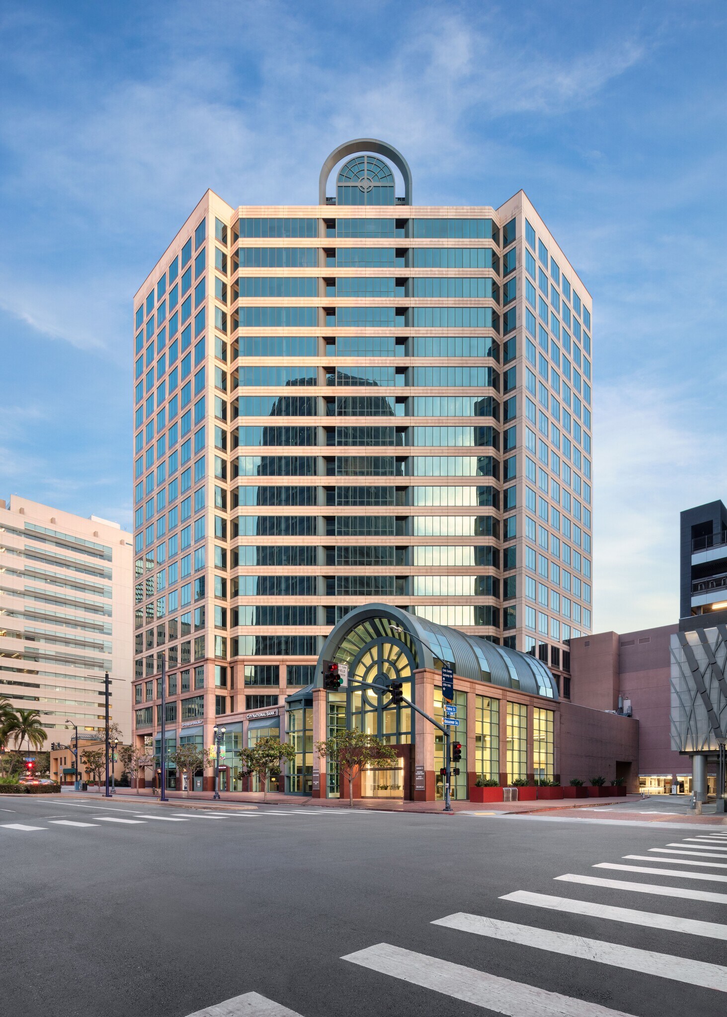 501 W Broadway, San Diego, CA à louer Photo du bâtiment- Image 1 de 30