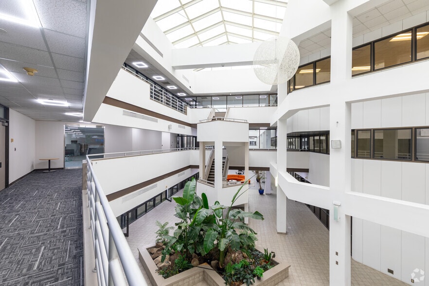 23 Orchard Rd, Skillman, NJ for lease - Interior Photo - Image 3 of 32