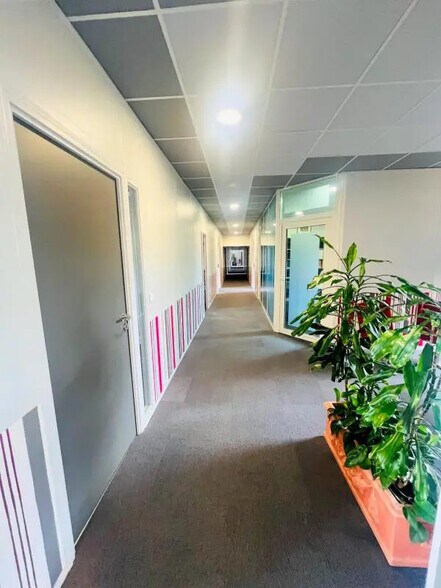 Bureau dans Montigny-le-Bretonneux à vendre - Photo intérieure - Image 1 de 7