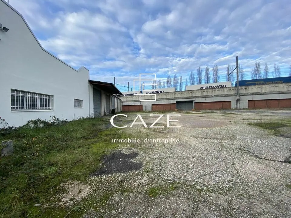 Flex in Cenon for lease Building Photo- Image 1 of 7
