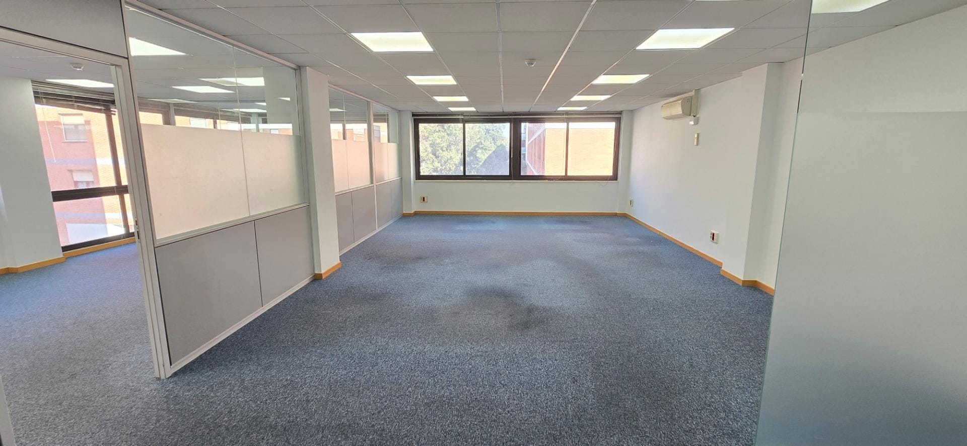 Office in Sant Cugat del Vallès, Barcelona for sale Primary Photo- Image 1 of 6