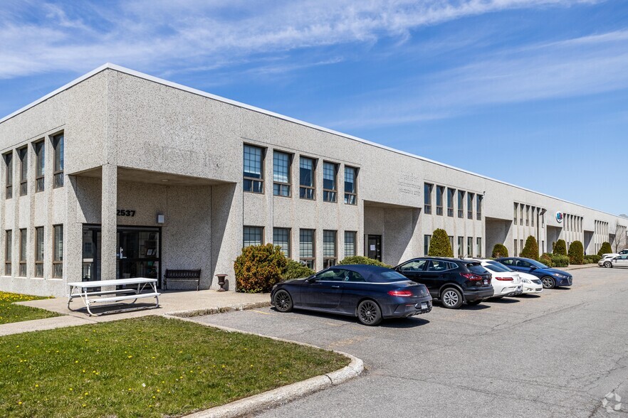 2505-2537 Rue Guénette, Montréal, QC for lease - Primary Photo - Image 1 of 6