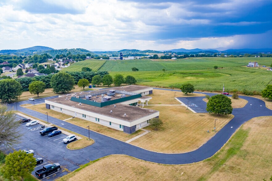 147 Dinkel Ave, Mount Crawford, VA à vendre - Photo du bâtiment - Image 3 de 16