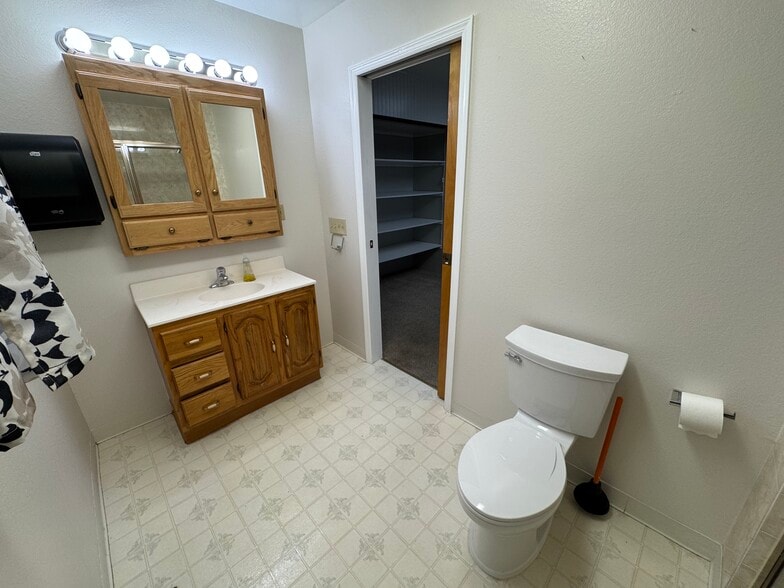216 N Whitley Dr, Fruitland, ID à vendre - Photo du bâtiment - Image 3 de 19