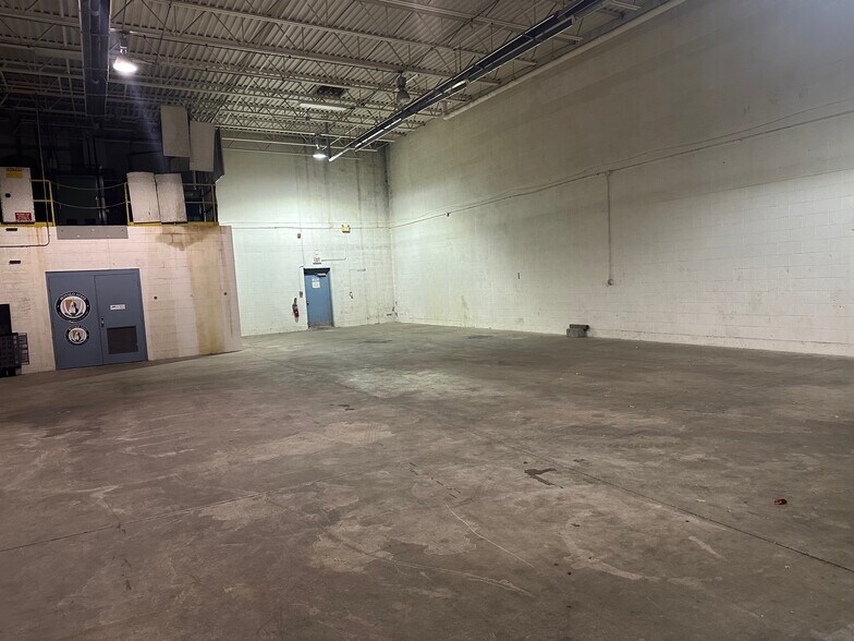 2351 Whirlpool St, Niagara Falls, NY à louer - Photo du bâtiment - Image 3 de 16