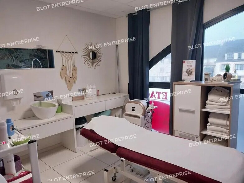 Office in Quimper for lease - Interior Photo - Image 3 of 8
