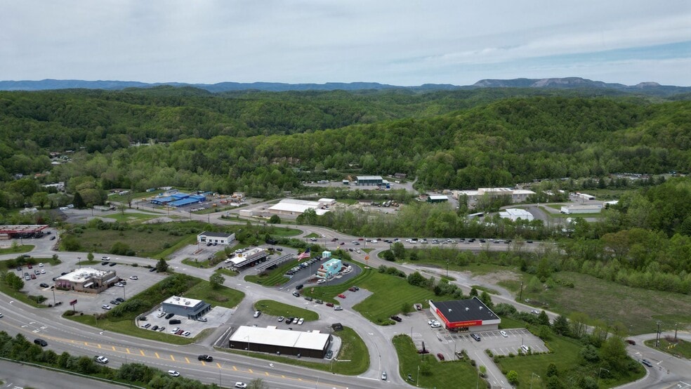 685 Commonwealth Dr, Norton, VA for sale - Building Photo - Image 2 of 4