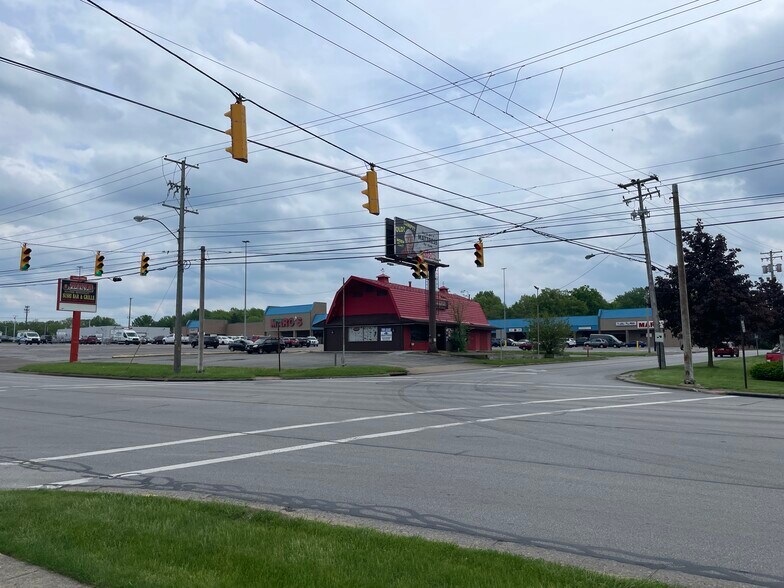 4777 Mahoning Ave, Youngstown, OH à vendre - Photo du bâtiment - Image 2 de 19