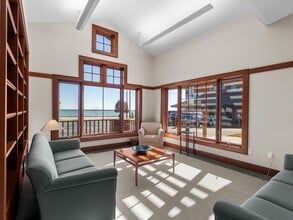 1000 Maritime Dr, Manitowoc, WI à louer Photo intérieure- Image 1 de 16