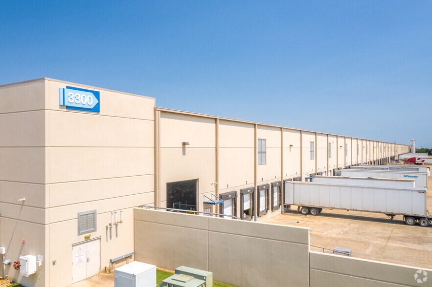 3300 Wood Dr, Garland, TX à louer - Photo du bâtiment - Image 3 de 5