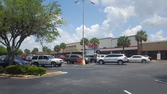 Lake Wales Plaza - Entrepôt