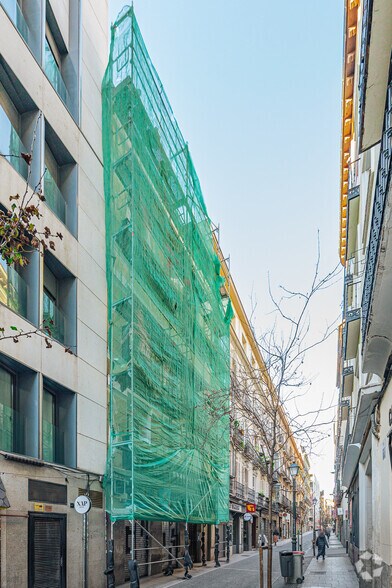 Immeuble residentiel dans Madrid, Madrid à vendre - Photo du bâtiment - Image 2 de 2