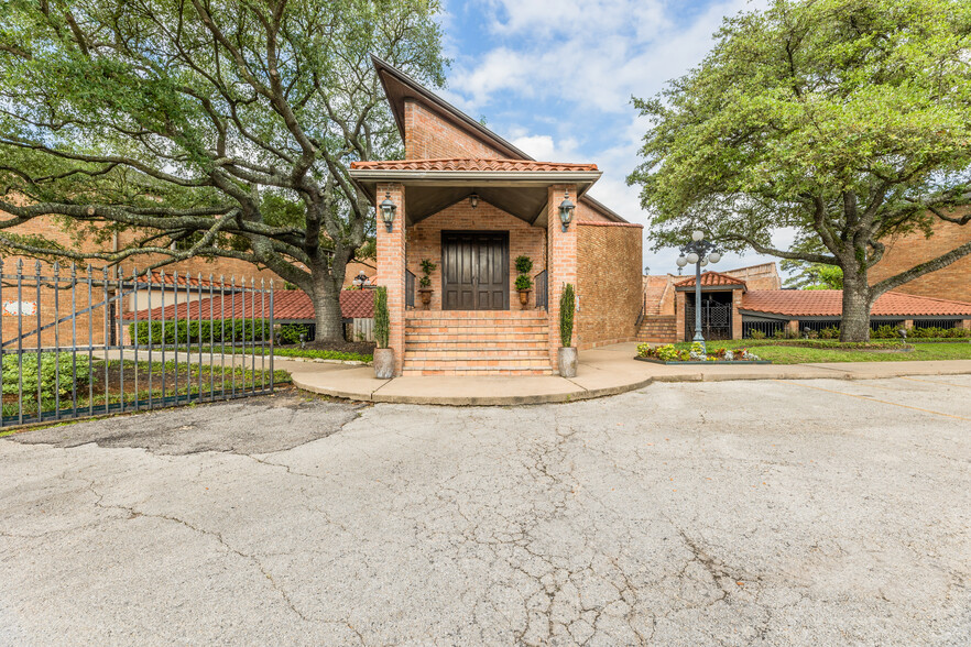 6303 Beverlyhill St, Houston, TX à vendre - Photo du bâtiment - Image 2 de 18