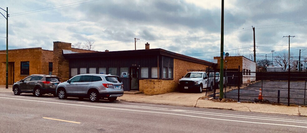 5710 N Northwest Hwy, Chicago, IL à louer - Photo du bâtiment - Image 2 de 6