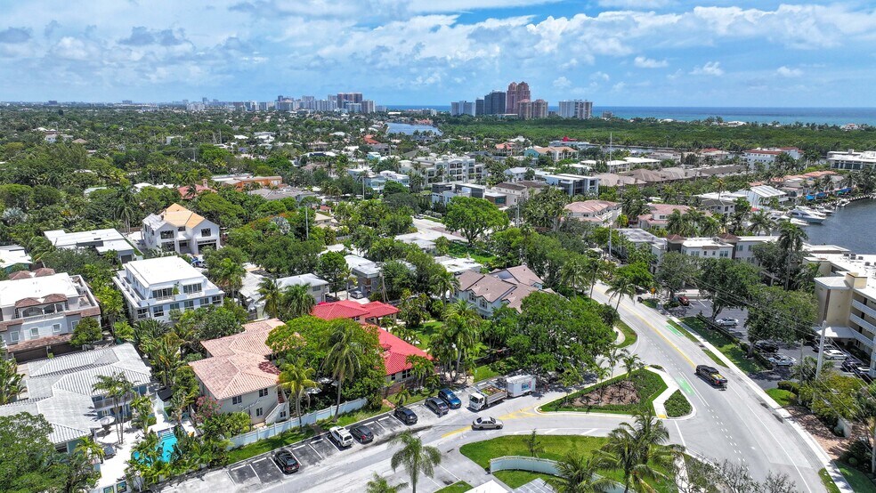 2625 NE 13th Ct, Fort Lauderdale, FL à vendre - Photo du bâtiment - Image 3 de 19