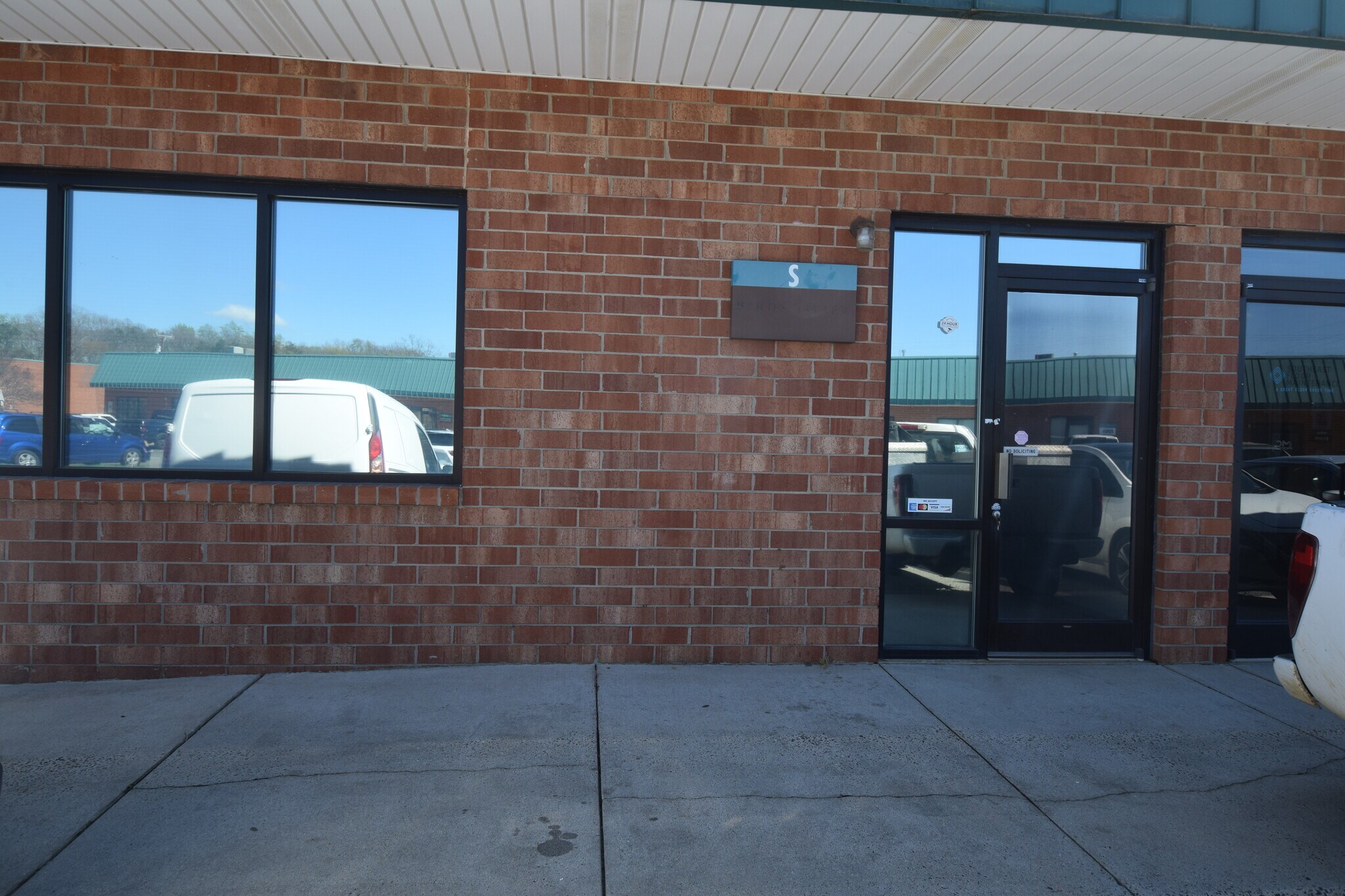 6120 Brookshire Blvd, Charlotte, NC for lease Primary Photo- Image 1 of 12