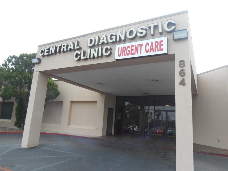 864 Central Blvd, Brownsville, TX à louer - Photo du bâtiment - Image 2 de 91