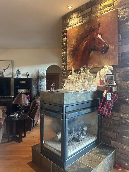 1749 22nd St, Hood River, OR à vendre - Photo du bâtiment - Image 2 de 21