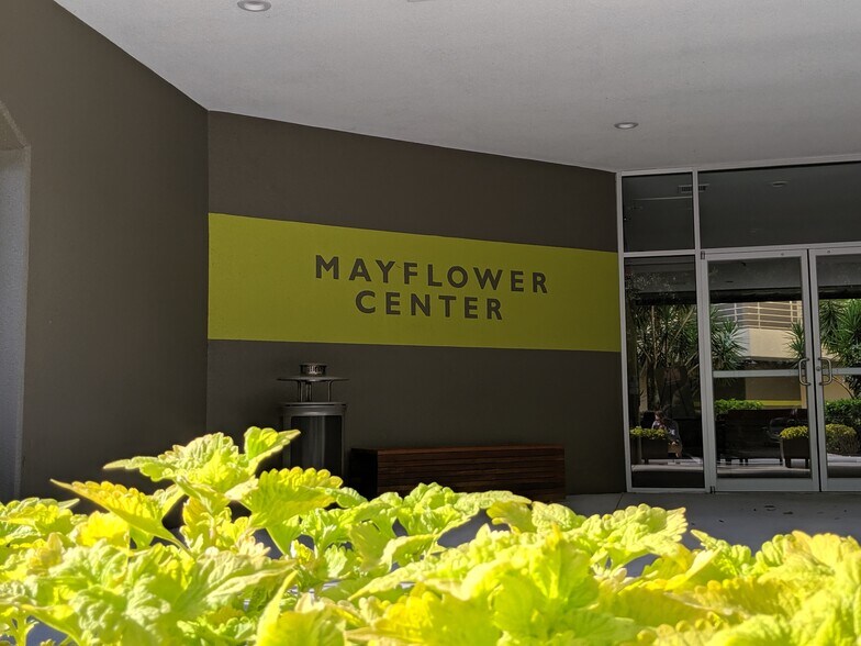 222 S Westmonte Dr, Altamonte Springs, FL à louer - Photo du bâtiment - Image 2 de 4