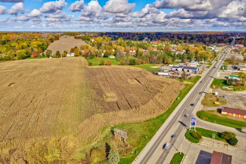 1296 Caro Road, Caro, MI for sale - Primary Photo - Image 1 of 11