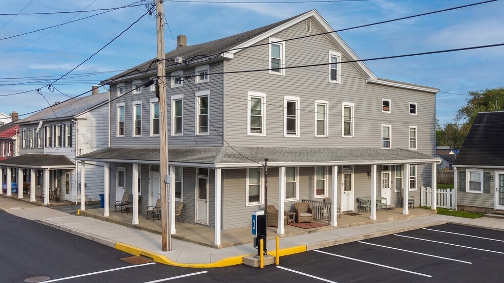 8 E Broadway, Etters, PA à vendre - Photo du bâtiment - Image 3 de 9