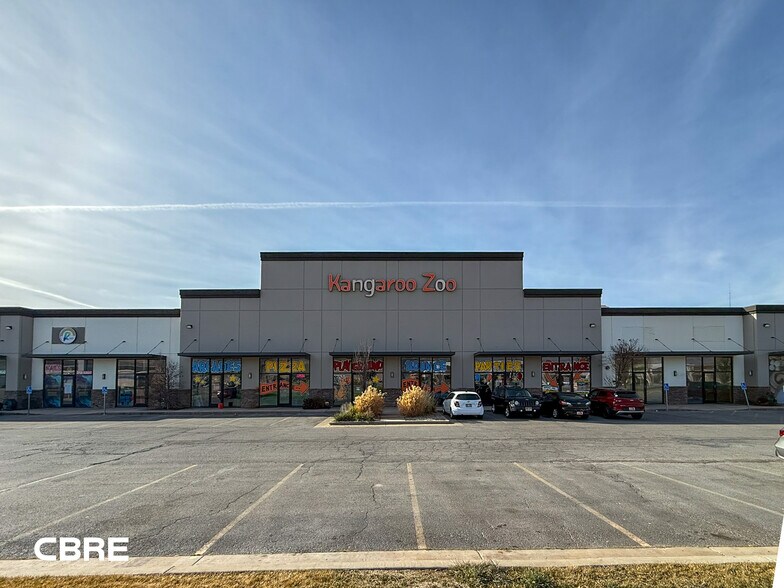 395 N Redwood Rd, North Salt Lake, UT à louer - Photo du bâtiment - Image 2 de 7