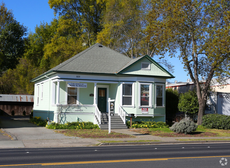 809 N Petaluma Blvd, Petaluma, CA à vendre - Photo principale - Image 1 de 1