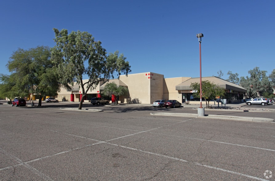 2200 N Arizona Ave, Chandler, AZ for lease - Primary Photo - Image 1 of 10