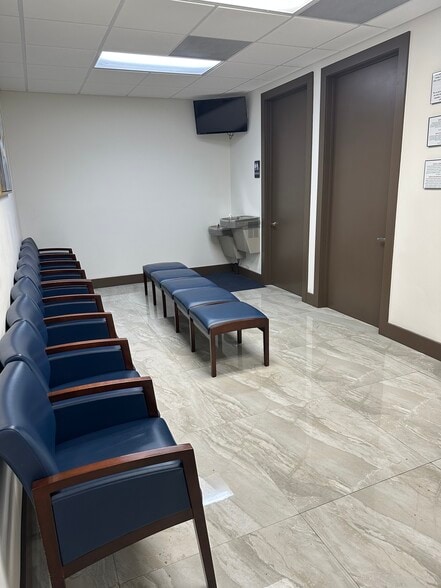 1601 N Palm Ave, Pembroke Pines, FL à louer - Photo du bâtiment - Image 3 de 10