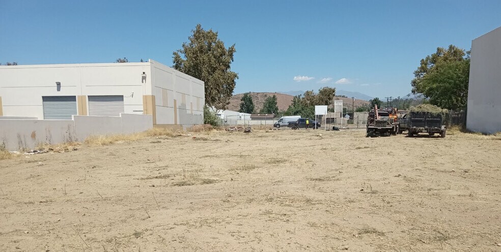 1940 W Holt Ave, Pomona, CA à louer - Photo du bâtiment - Image 3 de 4