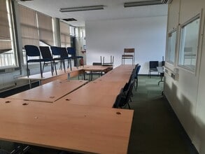 Commercial Street, Batley à louer Photo intérieure- Image 2 de 2