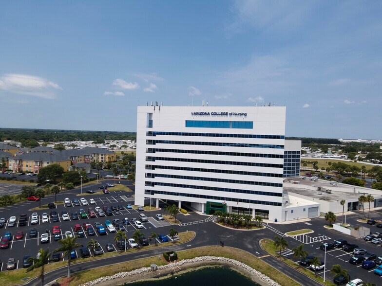 100 Rialto Pl, Melbourne, FL à louer - Photo du bâtiment - Image 1 de 7