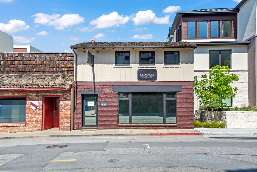 401 1st St, Los Altos, CA à vendre - Photo du bâtiment - Image 2 de 26