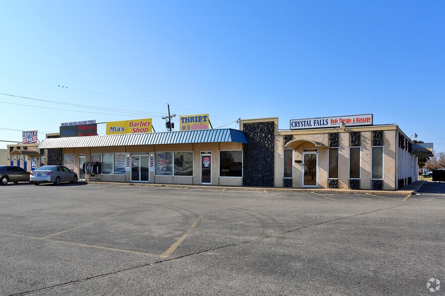 2212-2220 NW Fort Sill Blvd, Lawton, OK à vendre - Photo du bâtiment - Image 2 de 12
