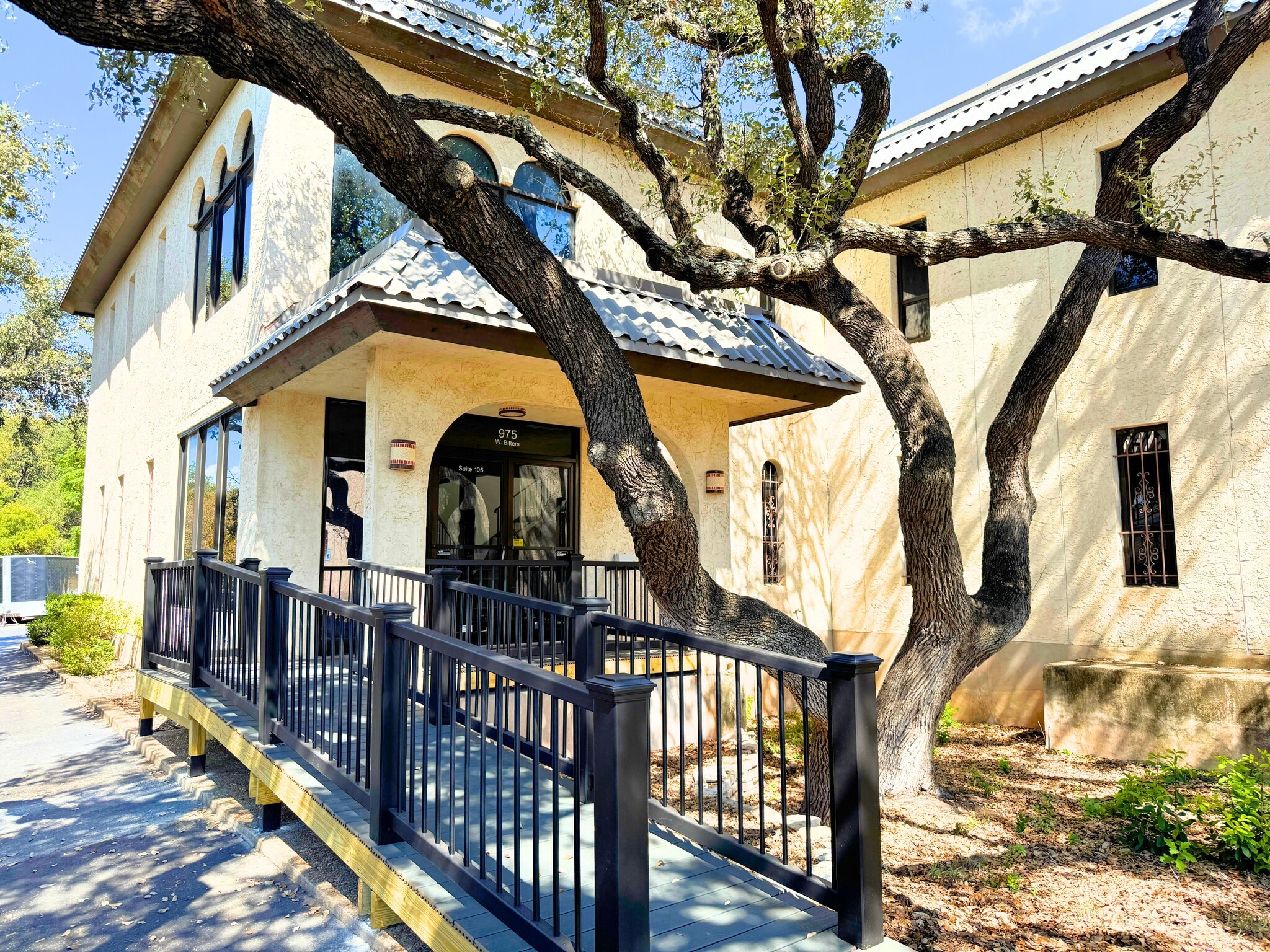 975 W Bitters Rd, San Antonio, TX for lease Building Photo- Image 1 of 15