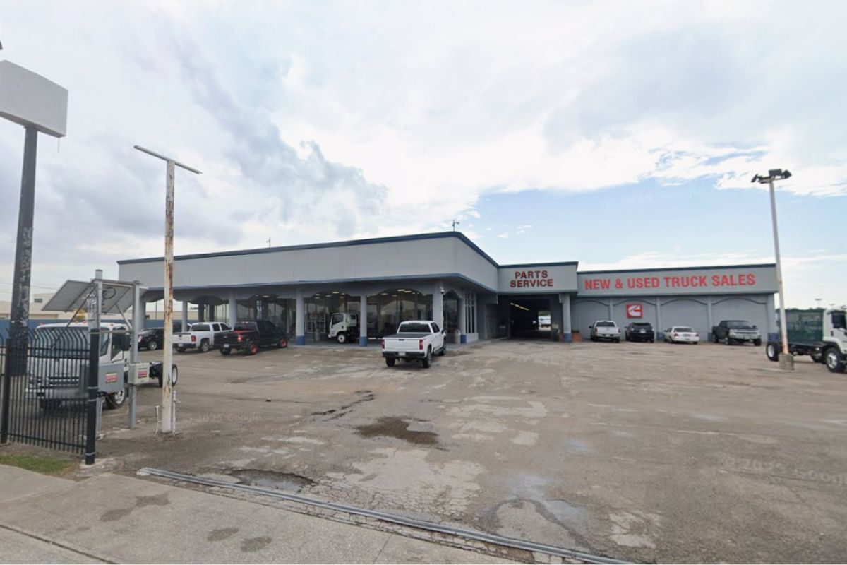 8455 North Fwy, Houston, TX for lease Building Photo- Image 1 of 3