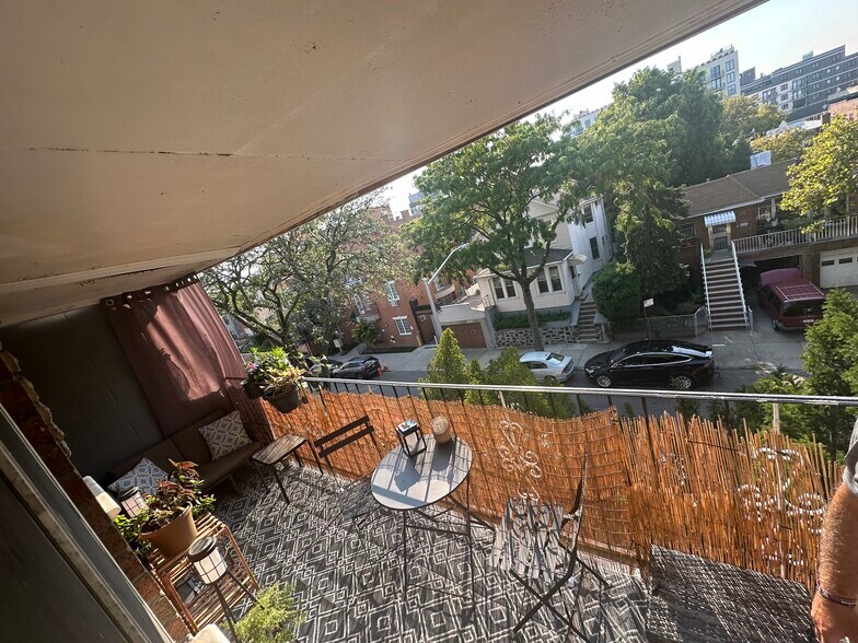 4309 54th St, Woodside, NY à vendre - Photo intérieure - Image 3 de 11