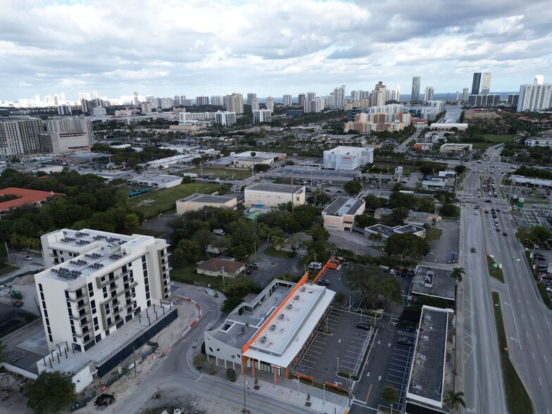 18651 NE 24th Pl, Miami, FL à vendre - Photo du b timent - Image 3 de 6