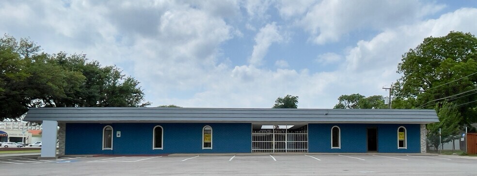 415 E Bolt St, Fort Worth, TX for lease - Building Photo - Image 2 of 5