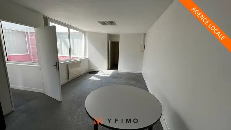 Office in SAINT-OUEN-L'AUMONE for lease Interior Photo- Image 1 of 11