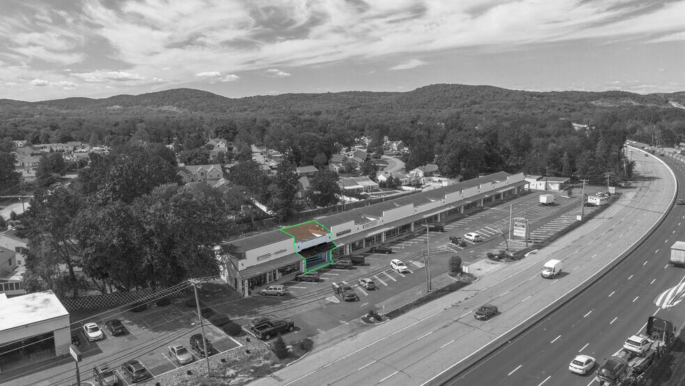 679-717 State Rt 23, Pompton Plains, NJ à louer - Photo du bâtiment - Image 3 de 16