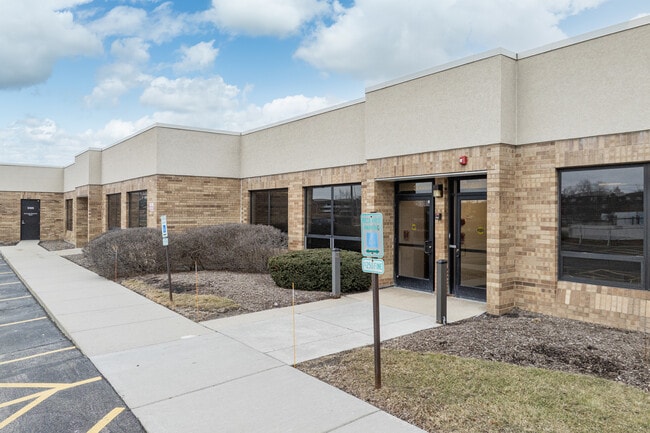 Plus de détails pour 3105 N Wilke Rd, Arlington Heights, IL - Bureau à vendre