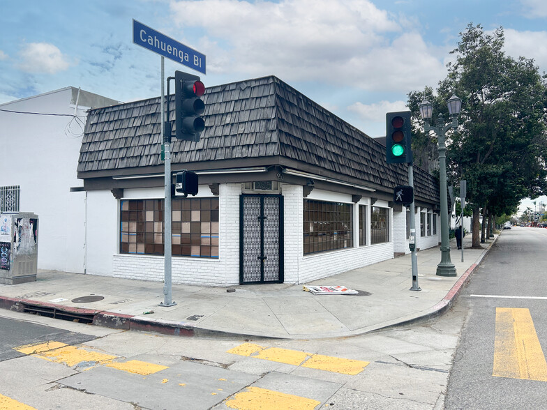 950 N Cahuenga Blvd, Los Angeles, CA for lease - Building Photo - Image 2 of 22