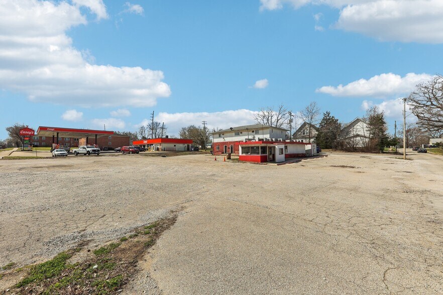 201 Dearborn St, Hillsboro, IL à vendre - Photo du bâtiment - Image 3 de 21